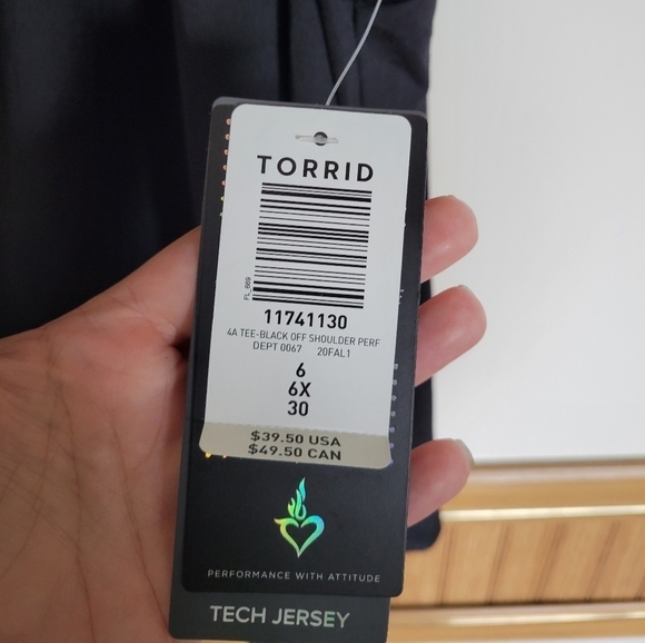NWT Torrid Black Performance Jersey Off-Shoulder Short Sleeve Active Tee - Picture 5 of 7